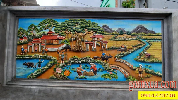 Bức tranh gốm đồng quê thể hiện cảnh sinh hoạt nông thôn quê dân dã