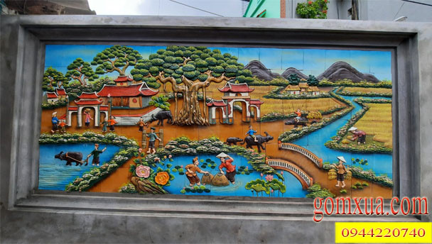 Bức tranh gốm đồng quê thể hiện cảnh sinh hoạt nông thôn quê dân dã