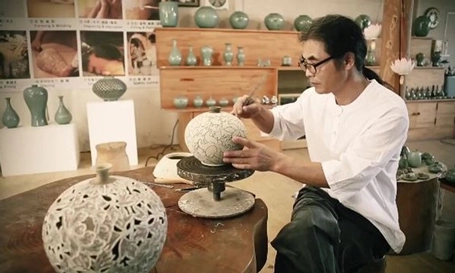 Nghệ nhân Hàn Quốc làm gốm